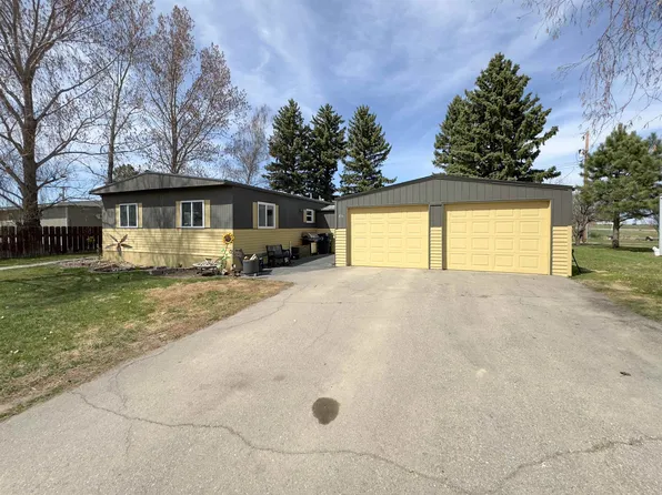 416 4th Ave E, Ray, ND 58849