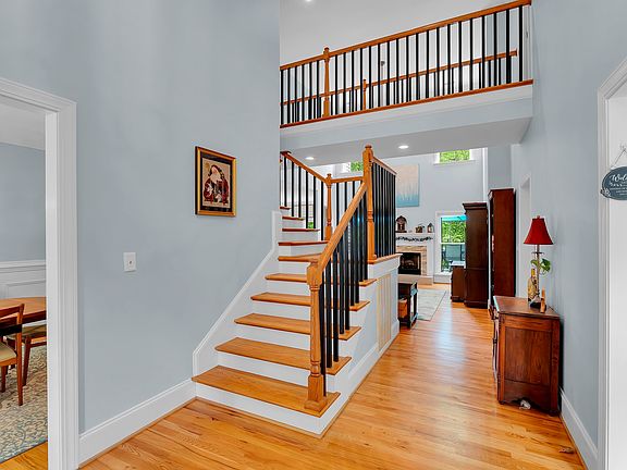4th image of 126 Circle Slope Dr