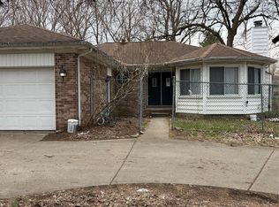 380 E South Blvd, Troy, MI 48085