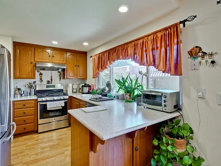22671 Queens Oak Ct — Photo 32