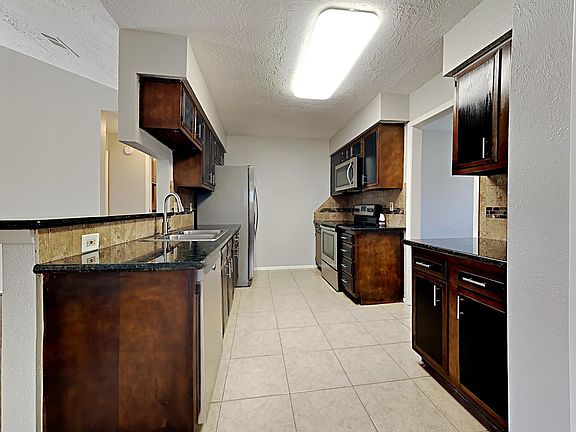 4th image of 216 Maple Leaf St