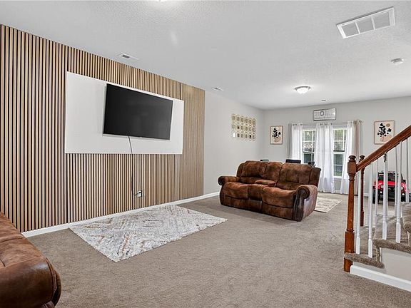 4th image of 4158 Everett St