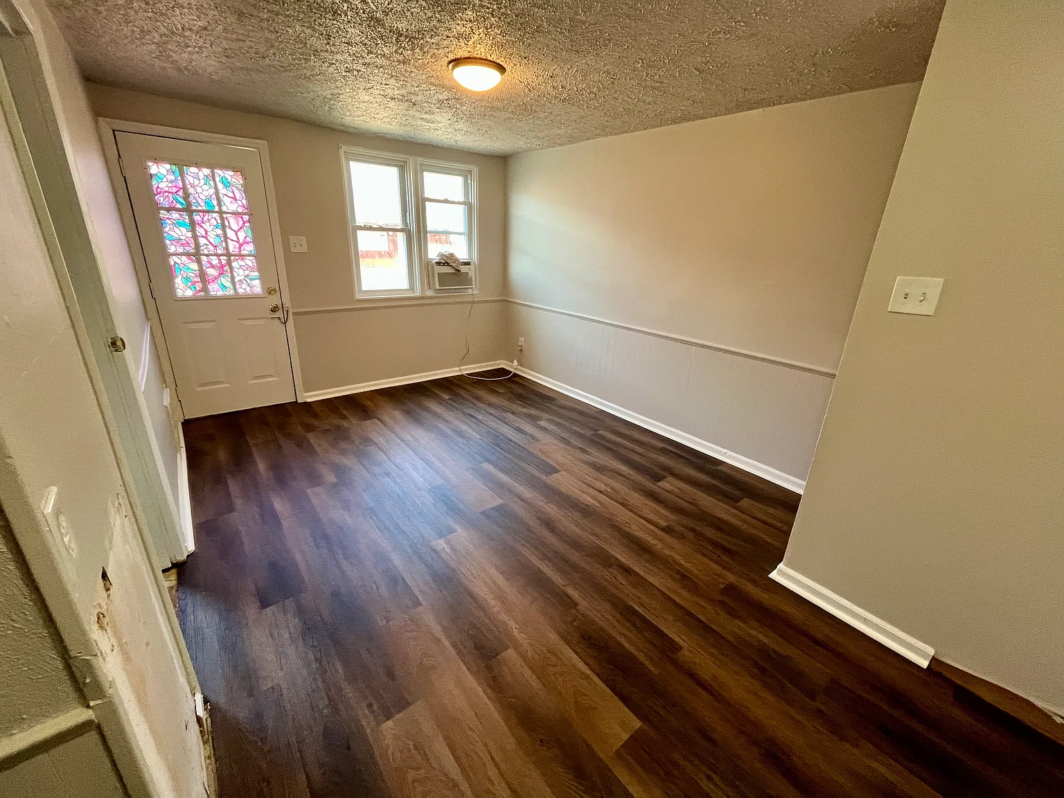 142 Ervin Ave — Photo 2
