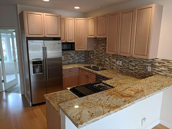 Open kitchen with new 4 burner stove w/ grilltop