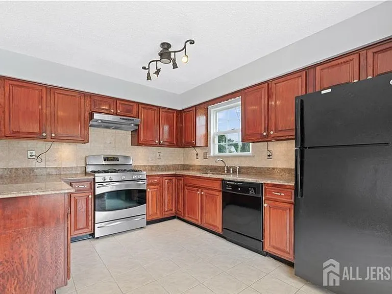 32 Cabot Way — Photo 10