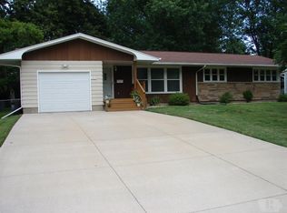 107 Orchard Ln, New London, IA 52645