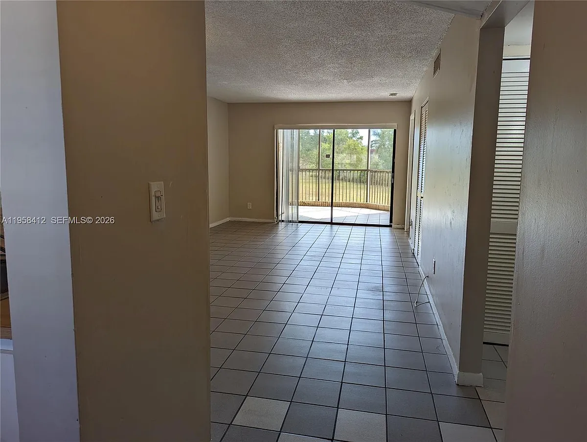 Building Photo - 3400 Foxcroft Rd #213