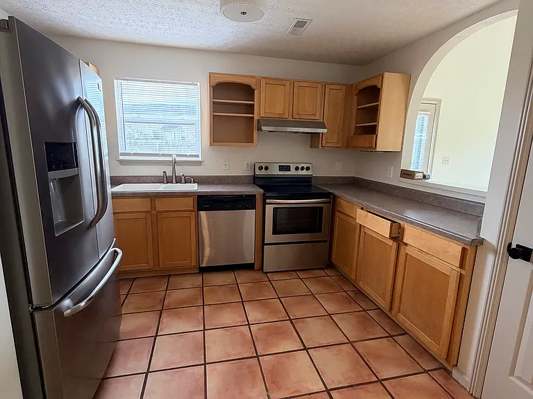 761 Jennings Ct — Photo 7