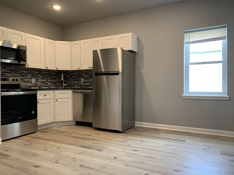517 S 42nd St #6 — Photo 8