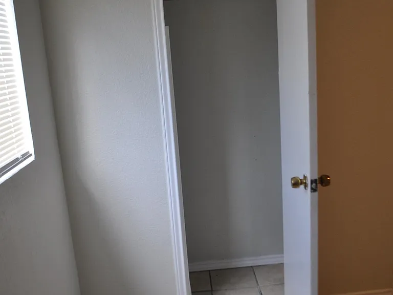 313 N Flat St — Photo 11