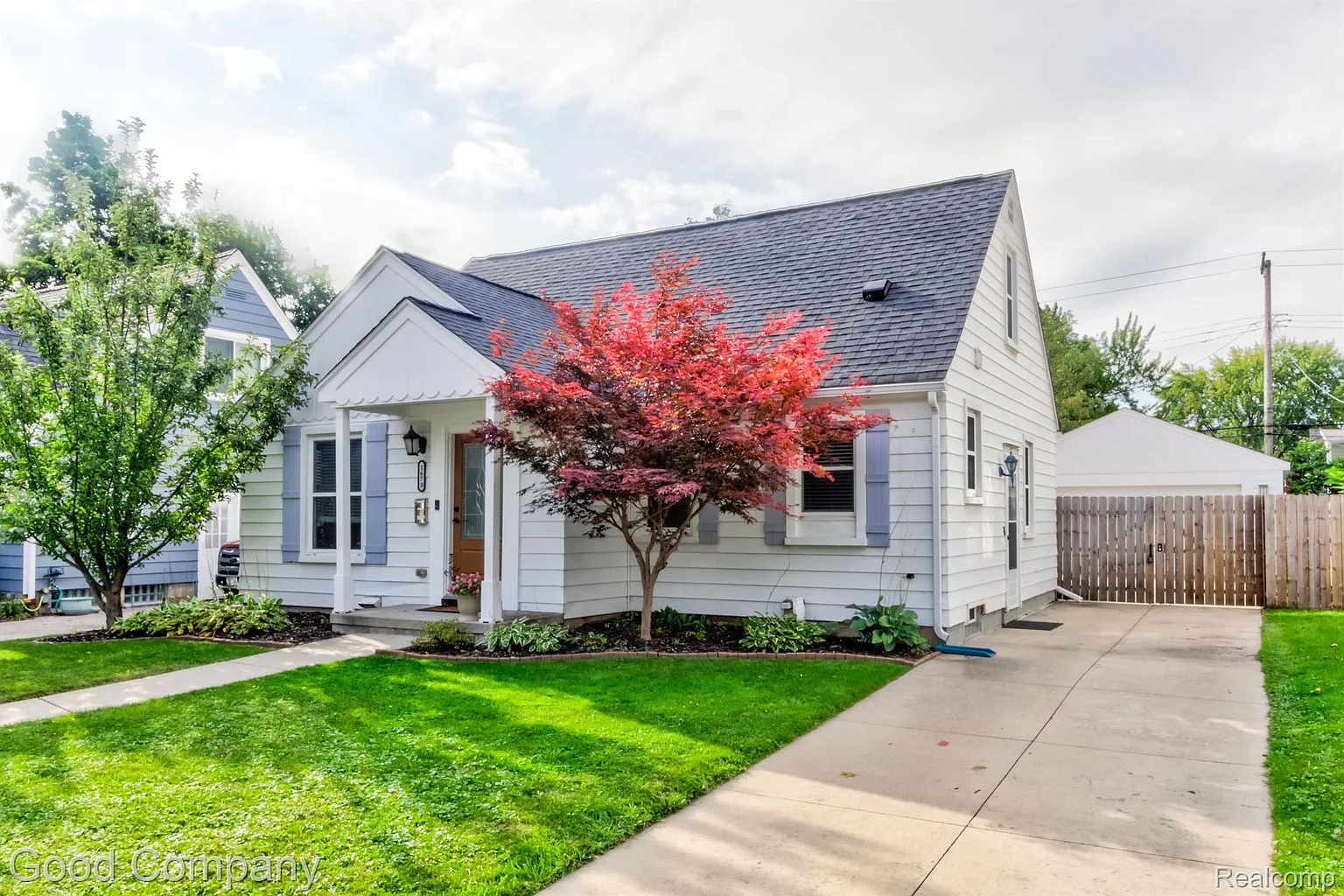 1673 Oxford Rd photo 1
