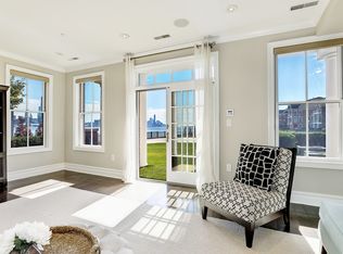 5 Carlyle Ct, Weehawken, NJ 07086