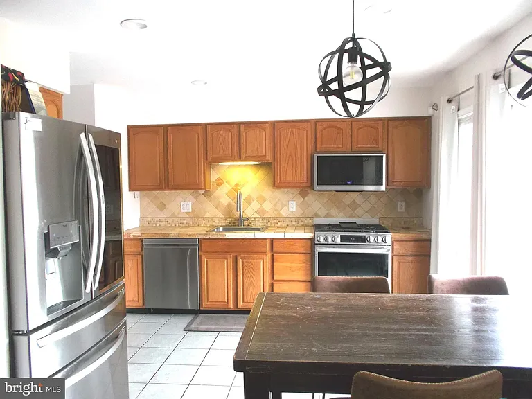 1301 Coventry Way — Photo 3