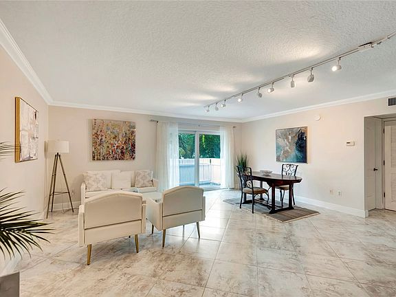 2nd image of 715 20th St APT 201