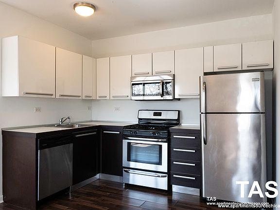 3rd image of 1544 W Glenlake Ave APT 5D