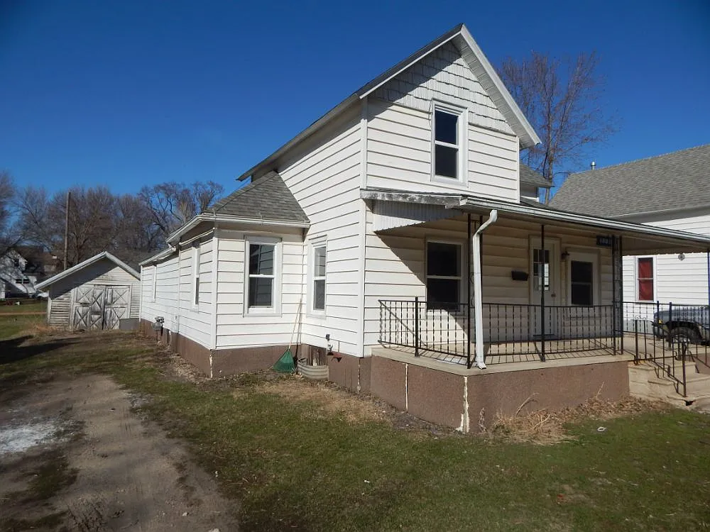 4 bed, 1301 sqft, $1,300 — Photo 1