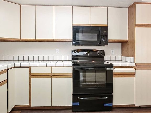 5th image of 2241 Nottingham Dr