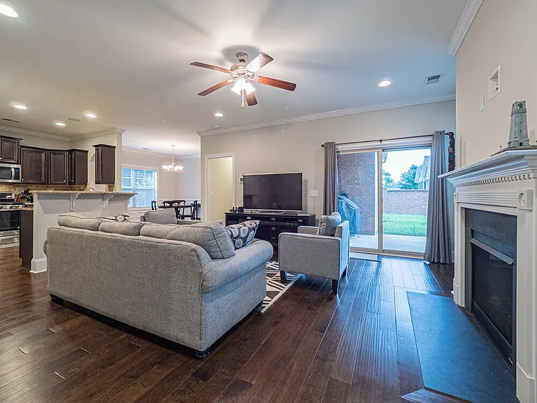 3057 Girard Dr — Photo 12
