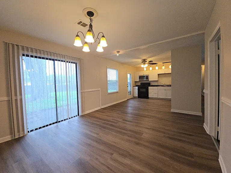 981 Olympia Dr — Photo 6