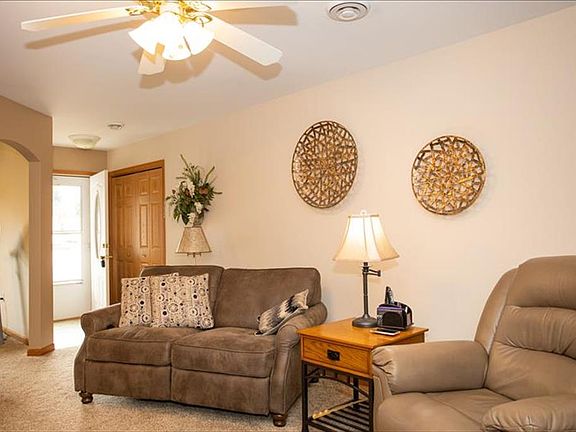 4th image of 817 Ryan Ln #6