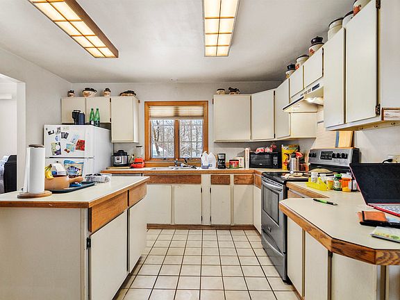 3rd image of 6431 W Circle Dr