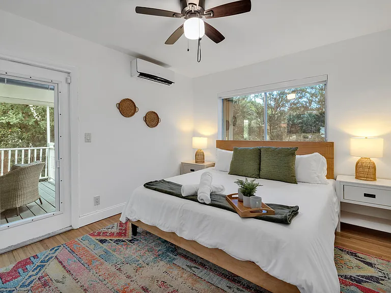 1031 NE Little River Dr — Photo 12