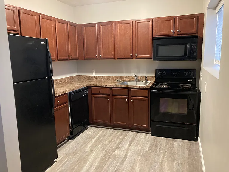 Country Manor Apartment Homes — Photo 7