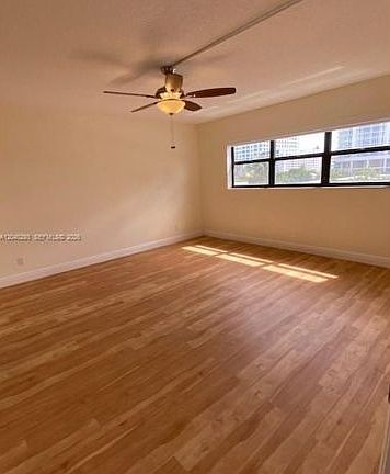 5th image of 520 Orton Ave APT 503