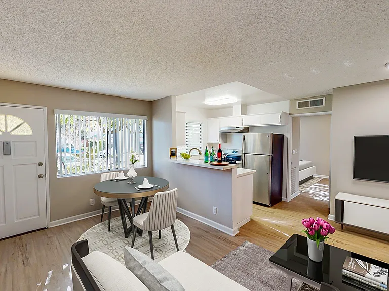 Mentone Apartments — Photo 22