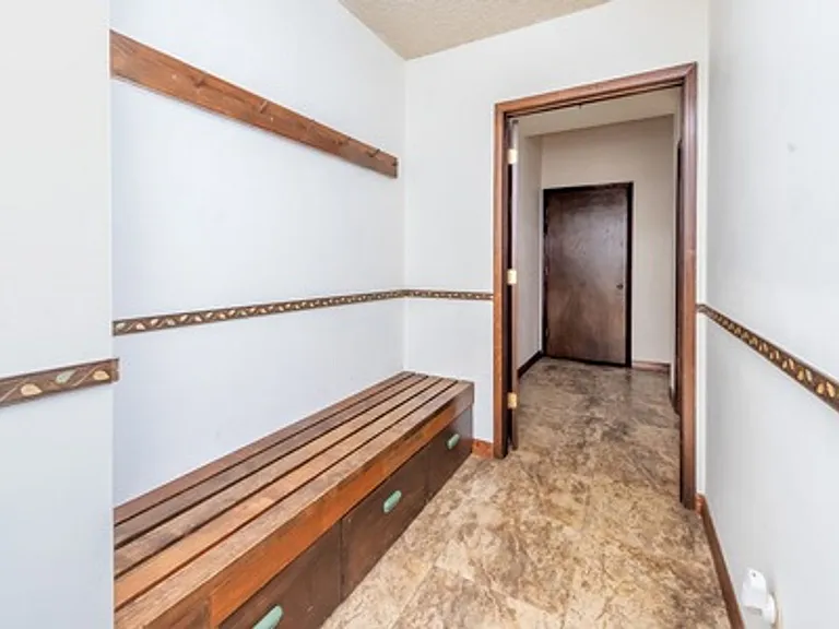 1004 Potlatch Cir — Photo 2