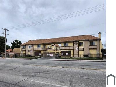 38710 10th St E APT 6, Palmdale, CA, 93550