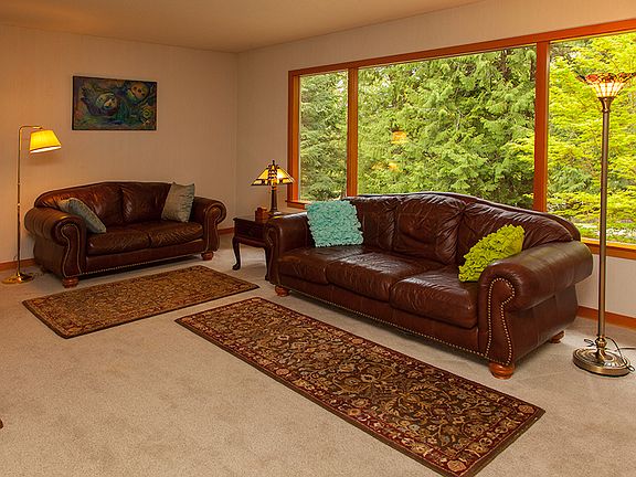 4th image of 1005 Lakewood Ln