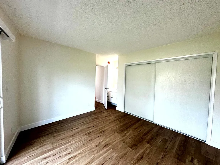 1915 W 22nd St. — Photo 14
