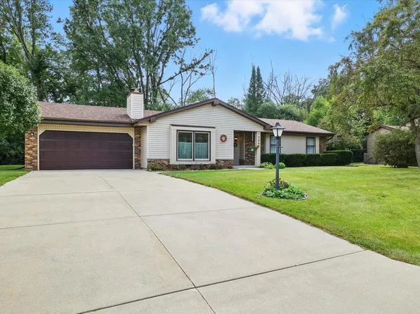 13845 West Wilbur DRIVE, New Berlin, WI 53151