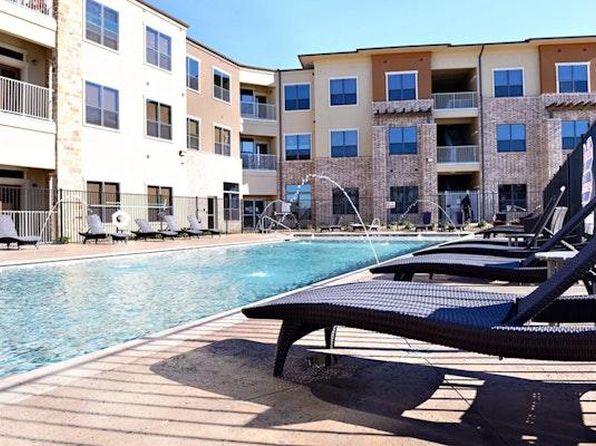 Urban Square | 3202 Unicorn Lake Blvd, Denton, TX