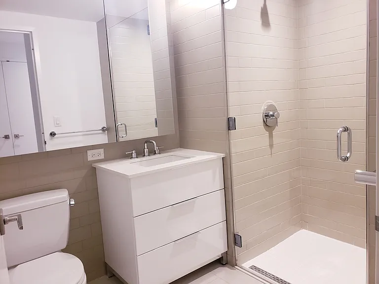 535 W 43rd St S #15C — Photo 10
