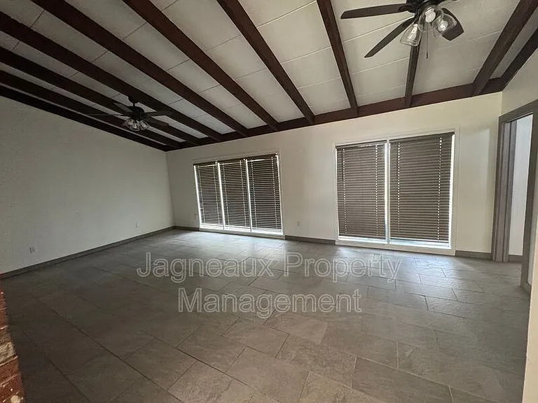 307 Allison Ln — Photo 10