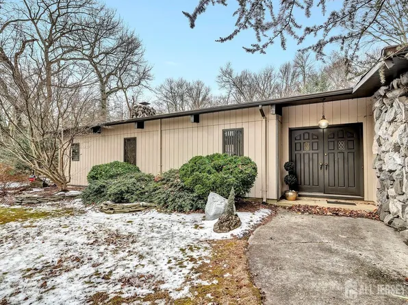 79 Fresh Ponds Rd S, Monroe Township, NJ 08831