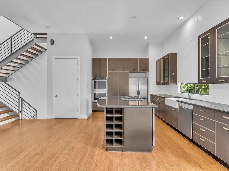 1802 Hickory St — Photo 7