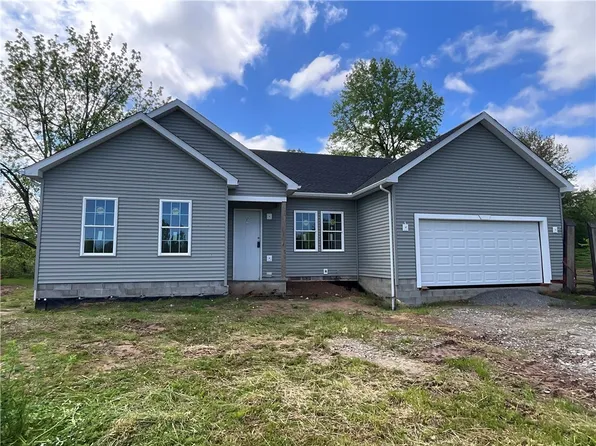 3 Lynwood Dr, Yates, NY 14098