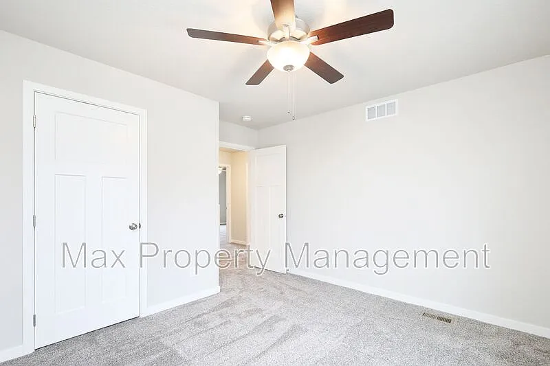 3 bed, 3.0 bath, 1490 sqft, $1,649 — Photo 3