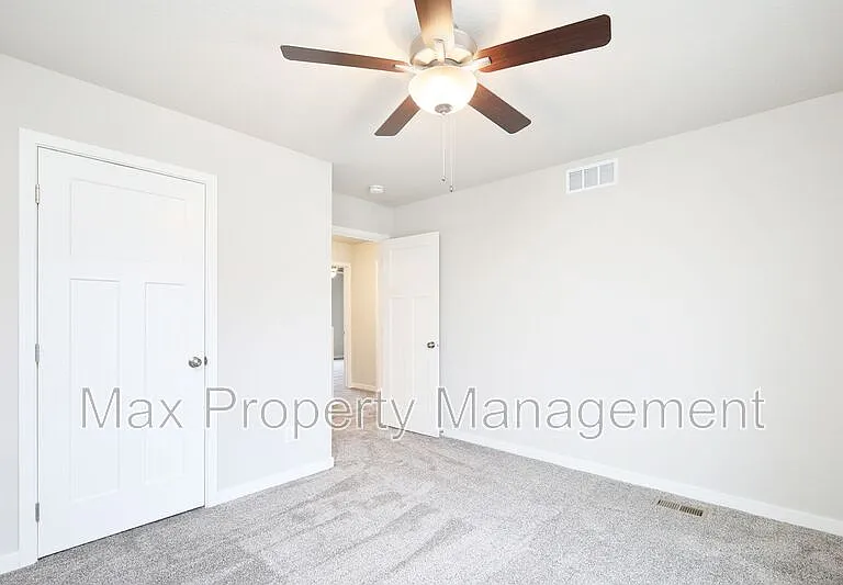 211 NE Whitetail Ln — Photo 3