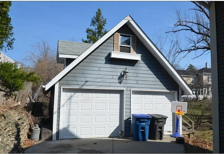 Building Photo - 4205 Greenwood Dr