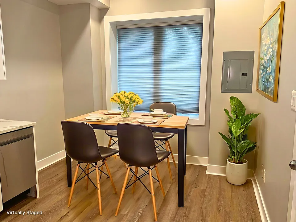 Eat-in kitchen, garden-level apartment
