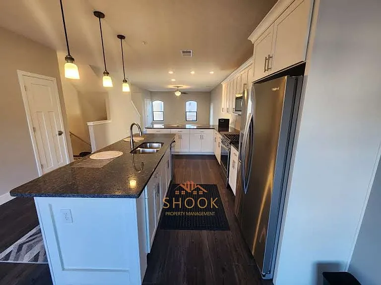 Brownstone Condominiums — Photo 7