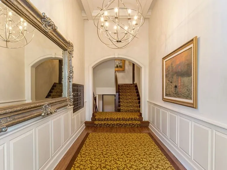 The Carlyle of Queen Anne — Photo 1