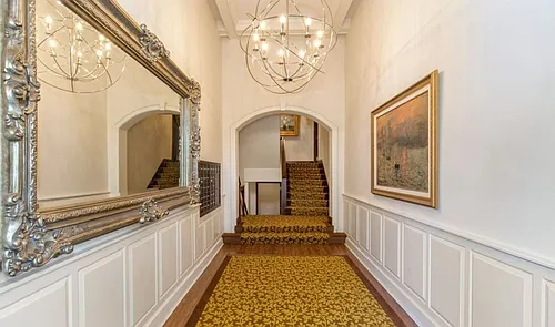 The Carlyle of Queen Anne Photo 1