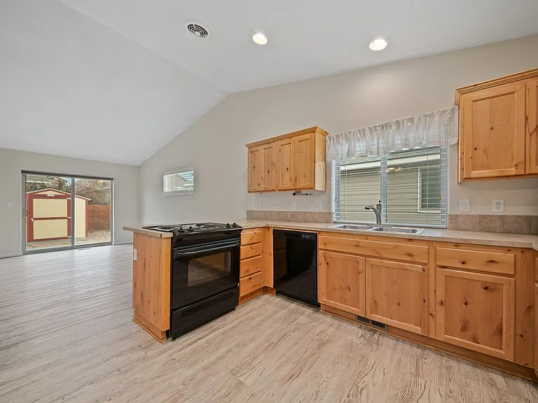 953 SW 25th Ln — Photo 11