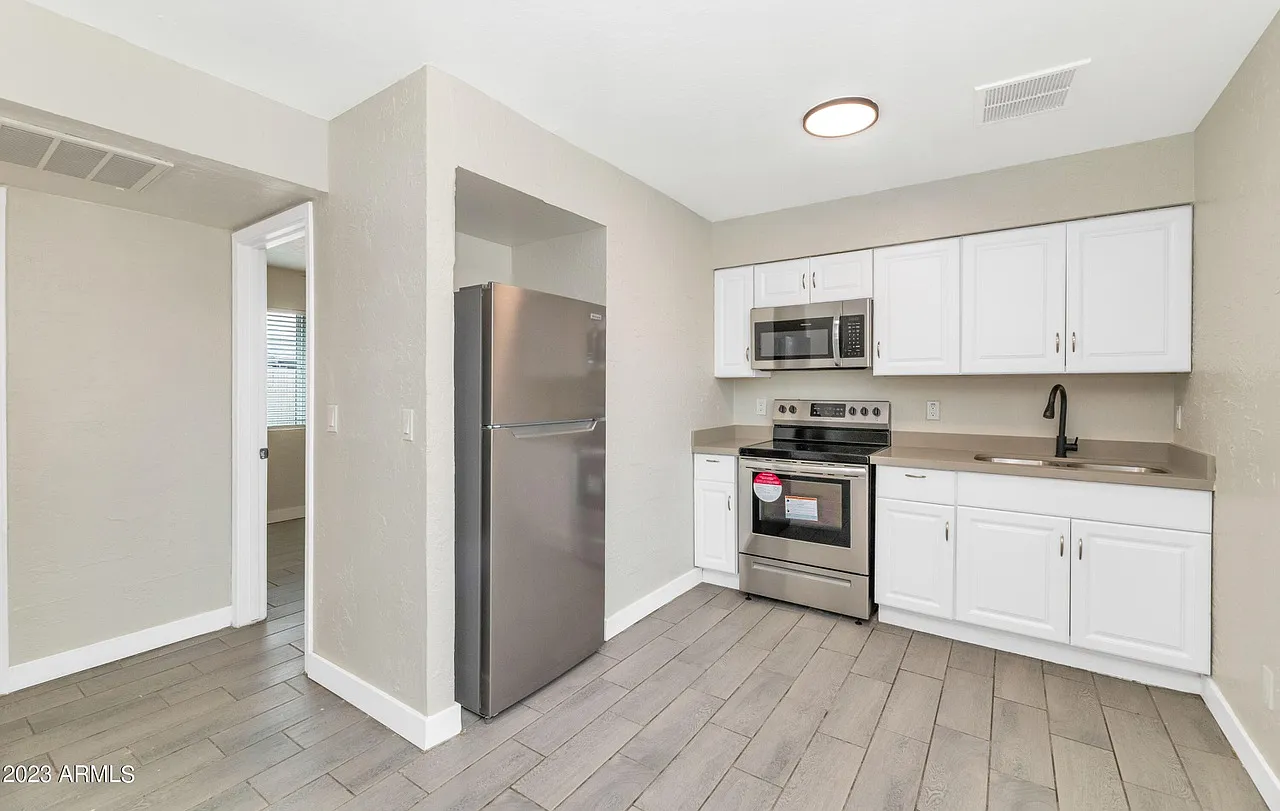 1459 E Taylor St — Photo 3