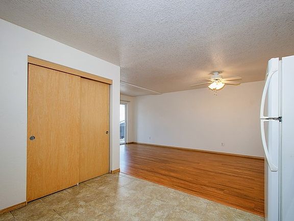 2nd image of 678 SE Hogan Rd APT 306